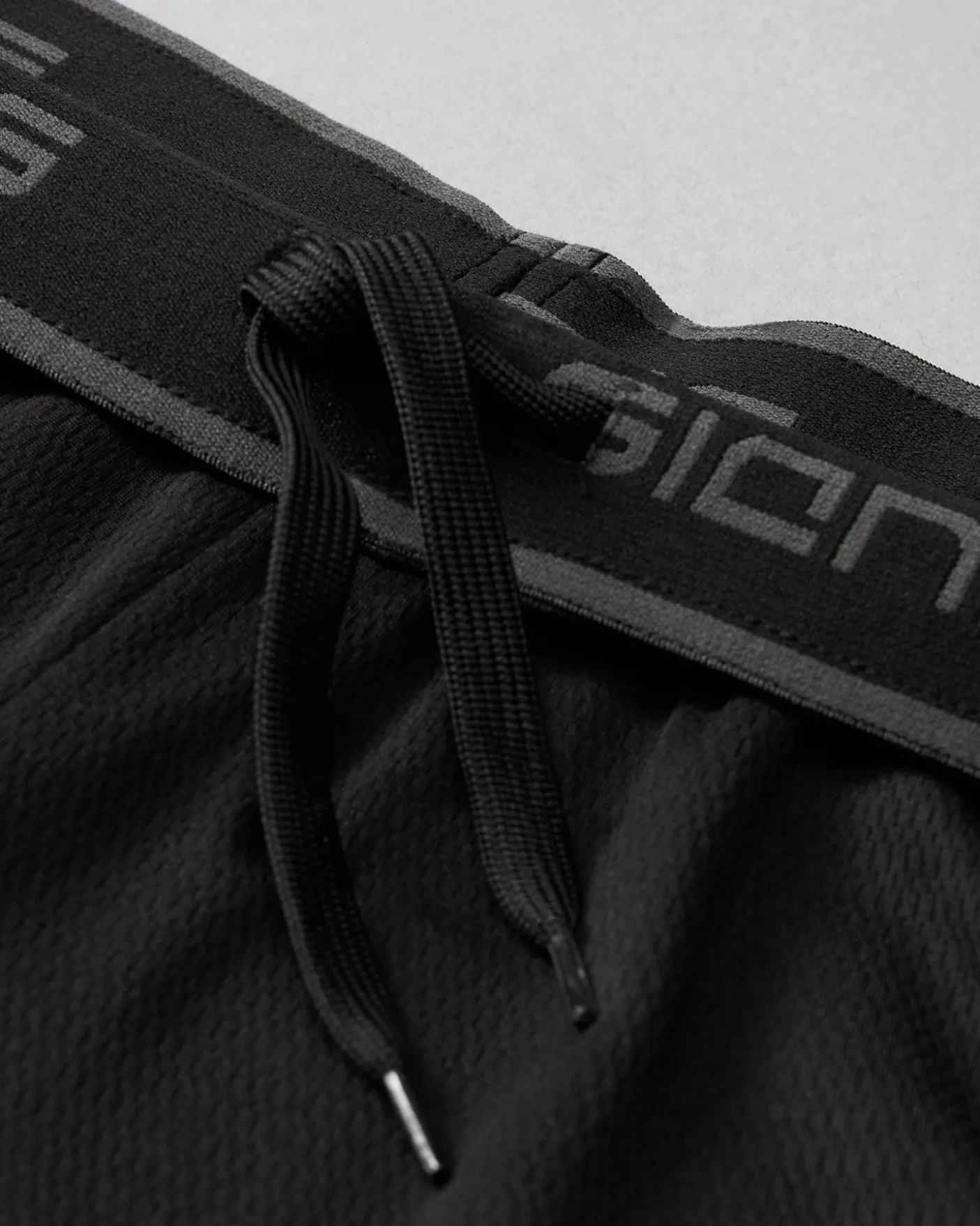 RUDIS 8" Mesh Shorts - Black